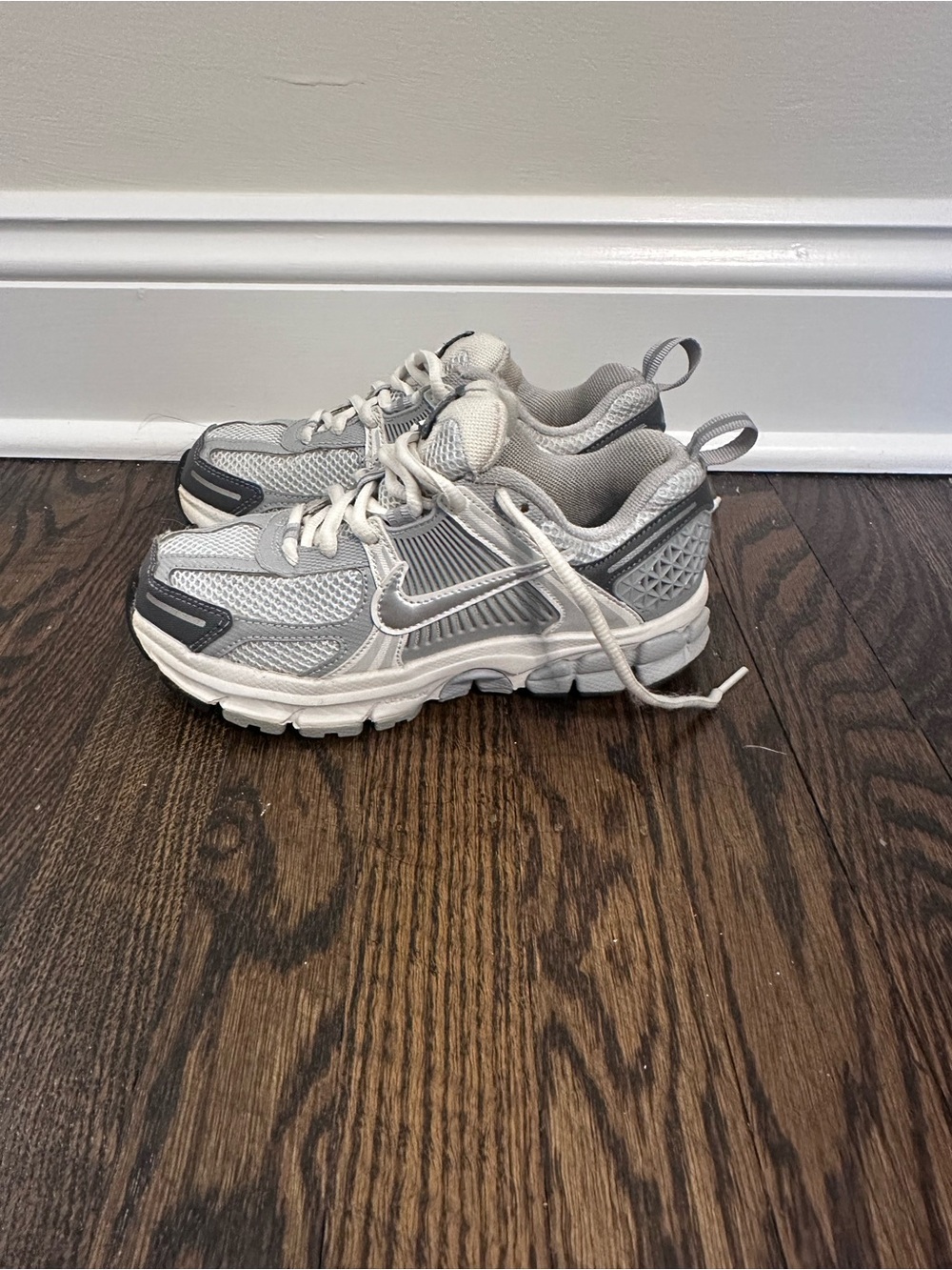 Nike Vomero 5 Kids Light Gray and White Mesh Sneakers